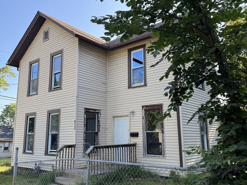 913 Vine Street Davenport IA 52804