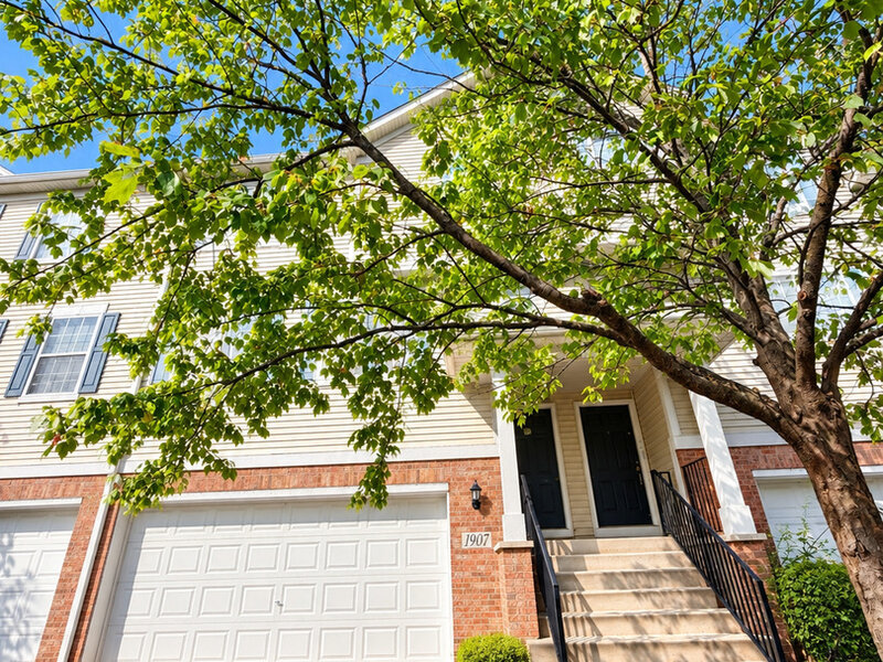 1907 Indian Hill Lane Aurora IL 60503
