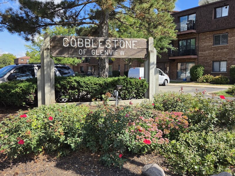 718 Cobblestone Circle Glenview IL 60025