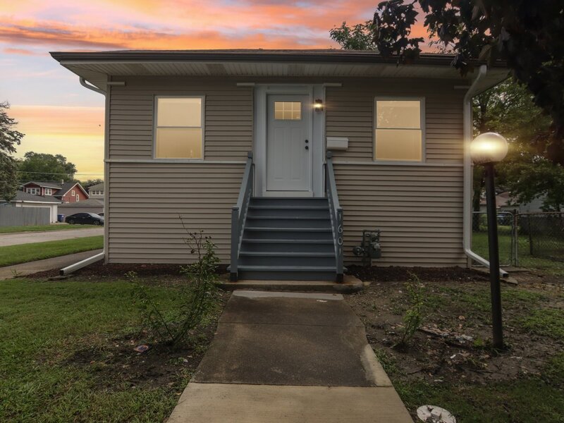 1601 S 20th Avenue Maywood IL 60153