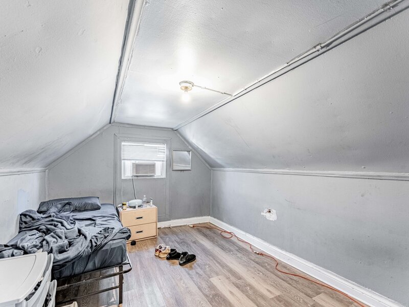 7553 S Saint Lawrence Avenue Chicago IL 60619
