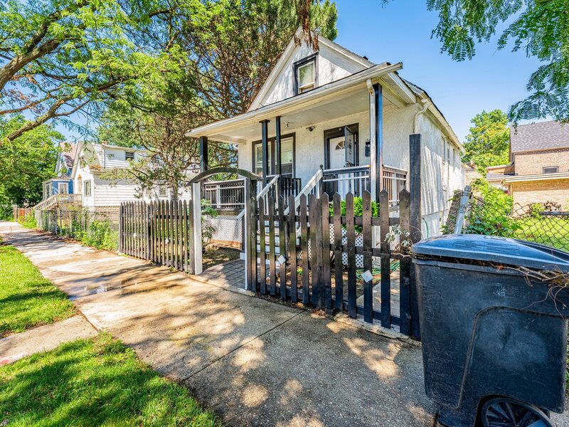 7553 S Saint Lawrence Avenue Chicago IL 60619