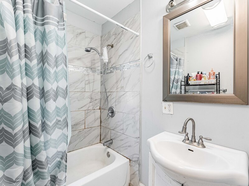 7553 S Saint Lawrence Avenue Chicago IL 60619