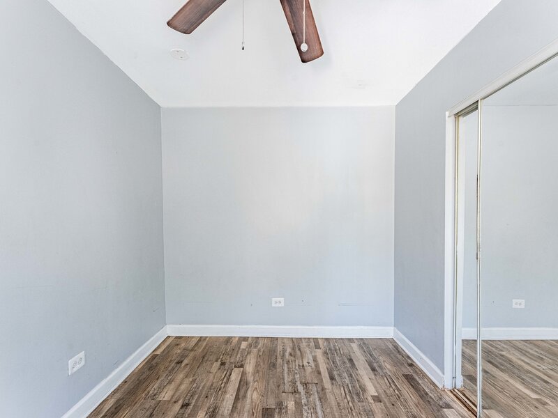 7553 S Saint Lawrence Avenue Chicago IL 60619