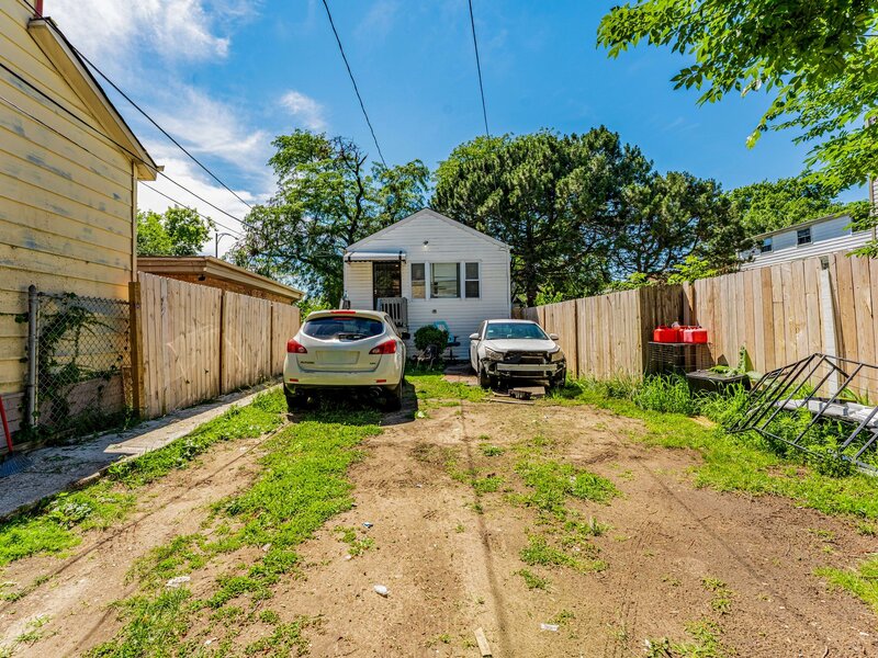 7553 S Saint Lawrence Avenue Chicago IL 60619