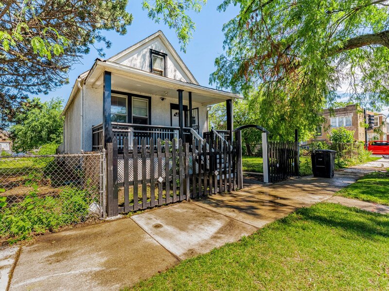7553 S Saint Lawrence Avenue Chicago IL 60619