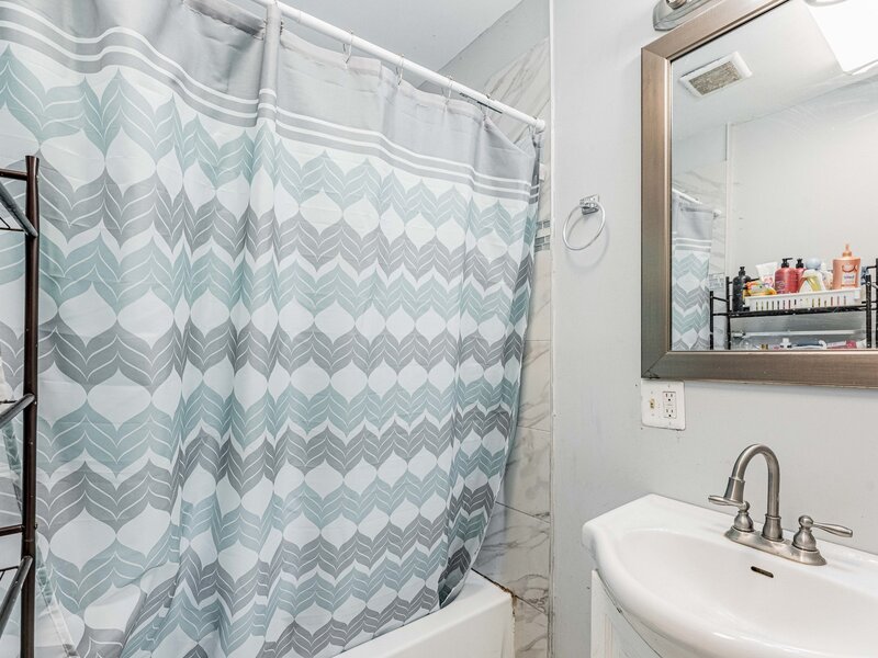 7553 S Saint Lawrence Avenue Chicago IL 60619