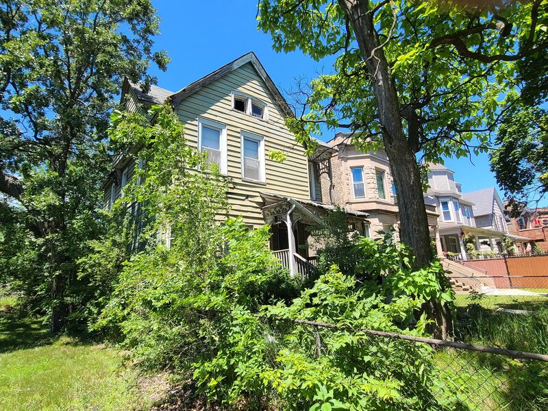 7048 S Perry Avenue Chicago IL 60621