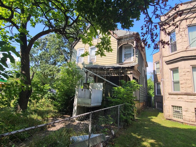 7048 S Perry Avenue Chicago IL 60621