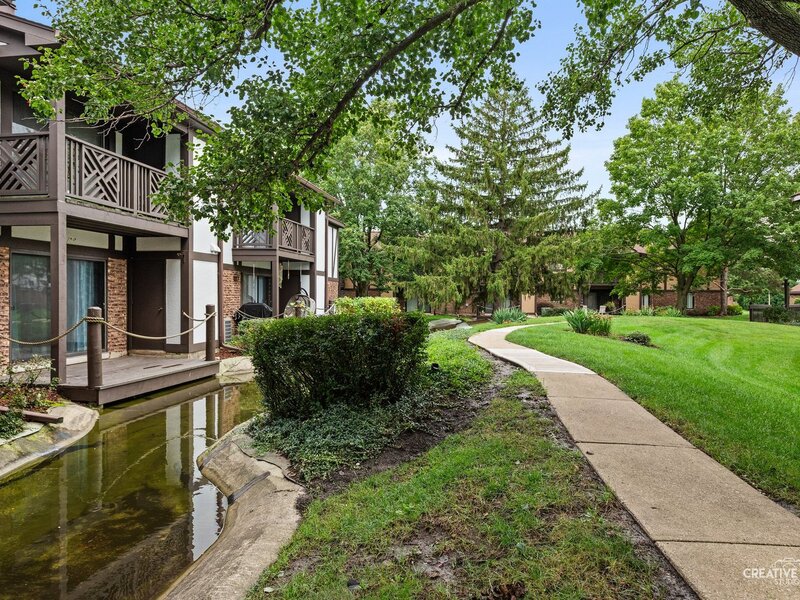 835 Farnham Lane Wheaton IL 60189