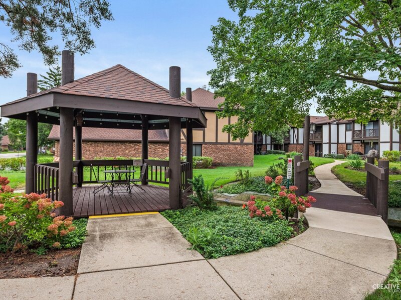 835 Farnham Lane Wheaton IL 60189