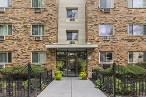 Photo of 420 S Home Avenue Oak Park IL 60302 Unit 109N