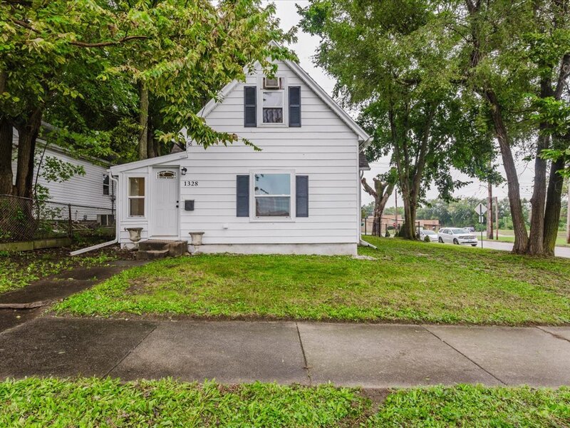 1328 N Mason Street Bloomington IL 61701