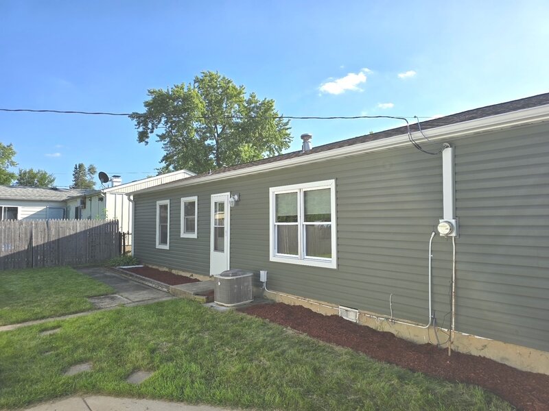 427 Kenyon Avenue Romeoville IL 60446