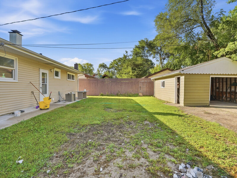 2132 Linden Avenue Waukegan IL 60087