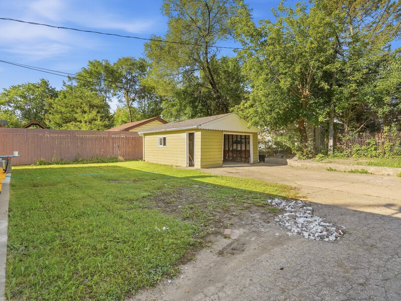 2132 Linden Avenue Waukegan IL 60087