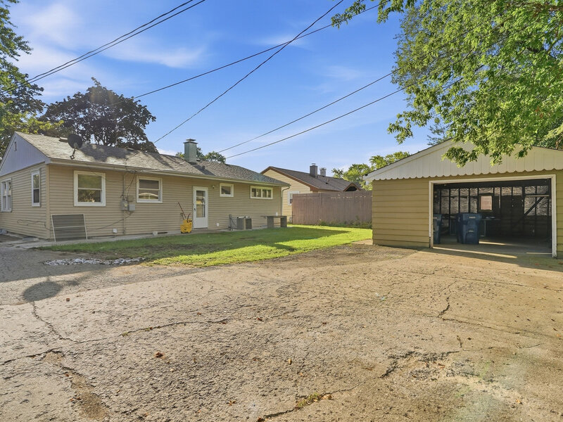 2132 Linden Avenue Waukegan IL 60087