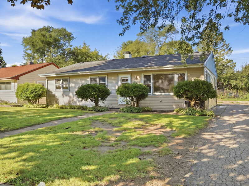2132 Linden Avenue Waukegan IL 60087