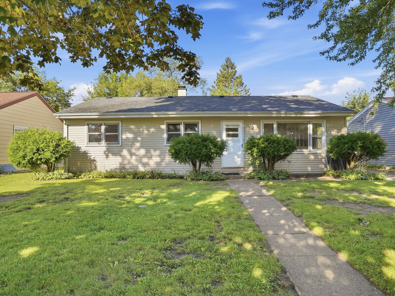 2132 Linden Avenue Waukegan IL 60087
