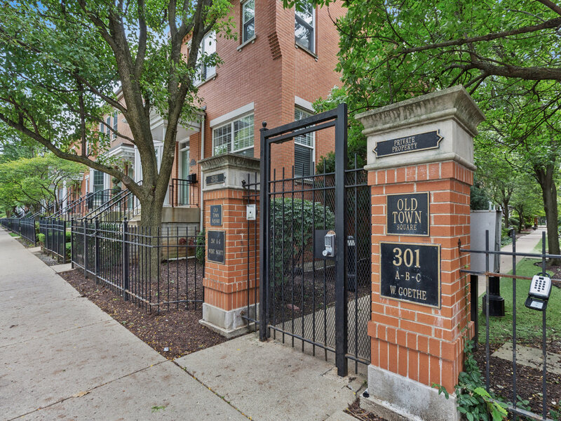 301 W Goethe Street Chicago IL 60610