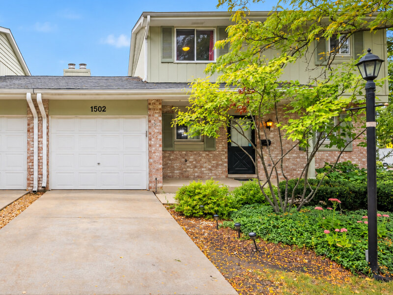 1502 Johnstown Court Wheaton IL 60189