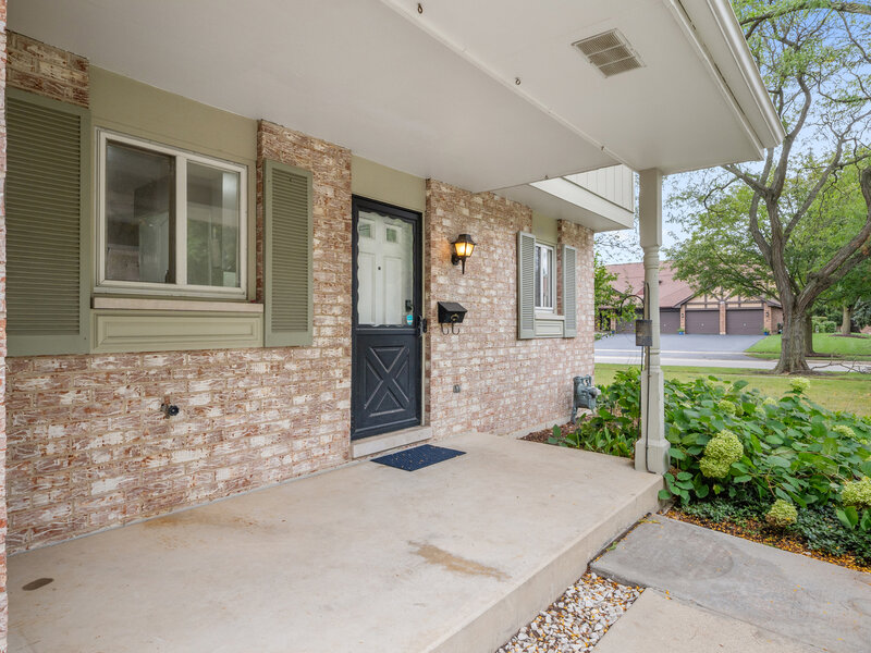 1502 Johnstown Court Wheaton IL 60189