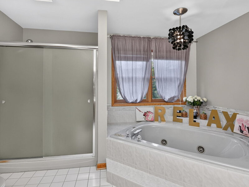 2121 Burnham Court Algonquin IL 60102