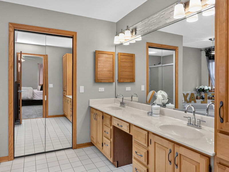 2121 Burnham Court Algonquin IL 60102