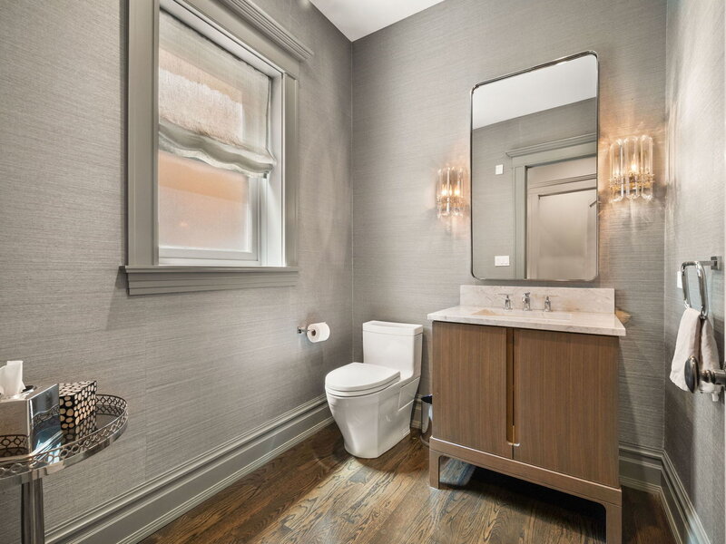 652 W Sheridan Road Chicago IL 60613