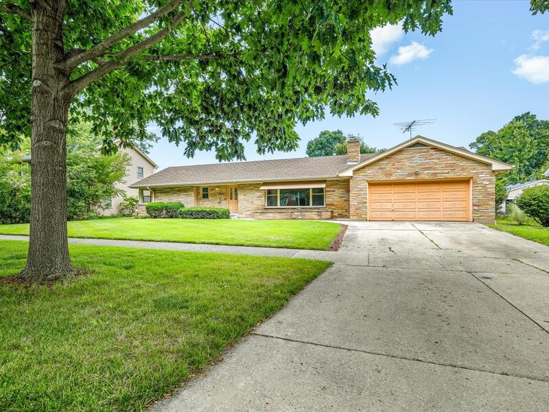1324 S 3rd Street St. Charles IL 60174