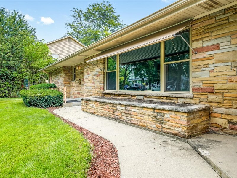 1324 S 3rd Street St. Charles IL 60174