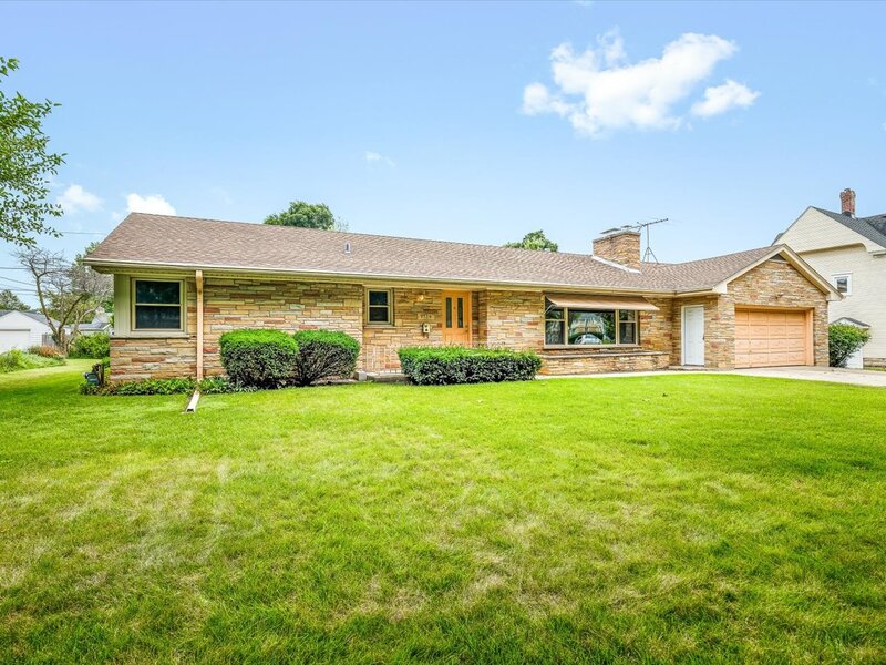 1324 S 3rd Street St. Charles IL 60174