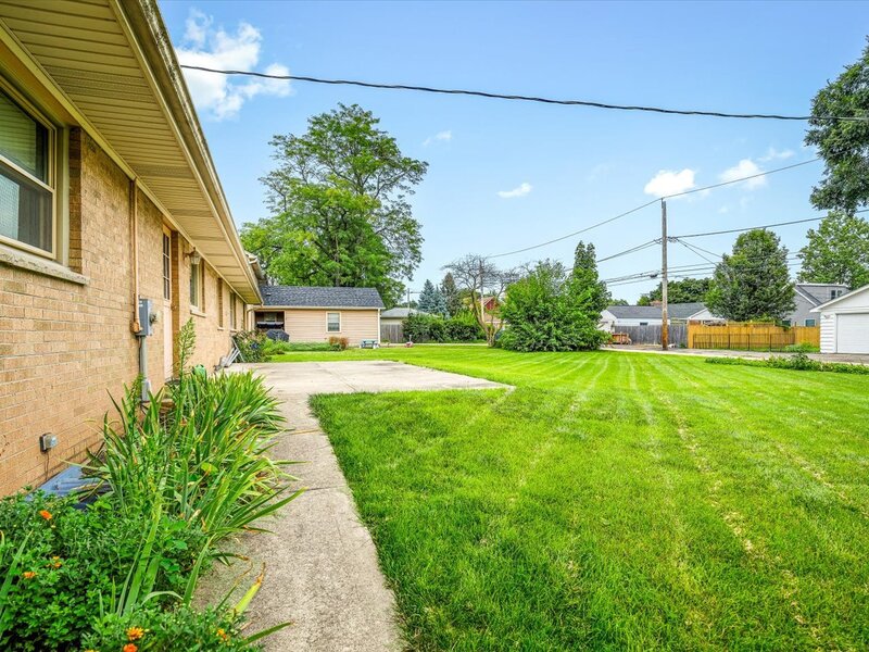 1324 S 3rd Street St. Charles IL 60174
