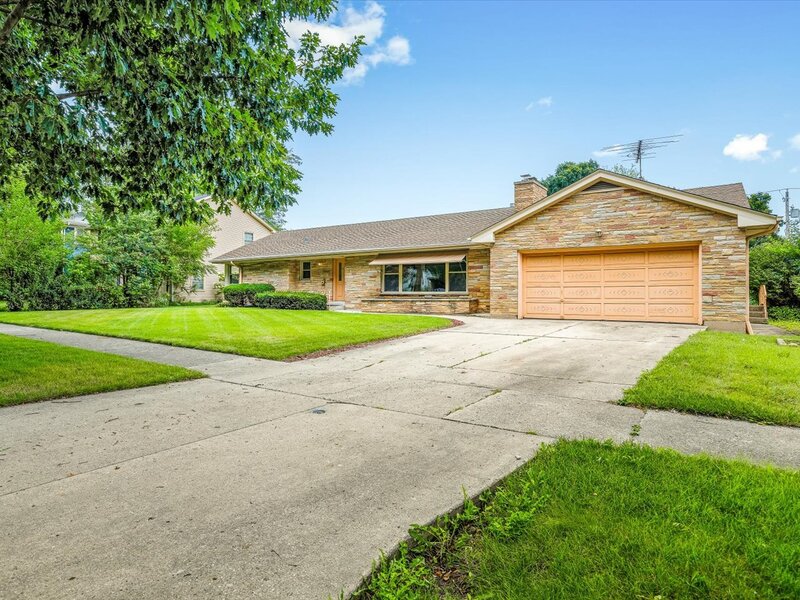 1324 S 3rd Street St. Charles IL 60174