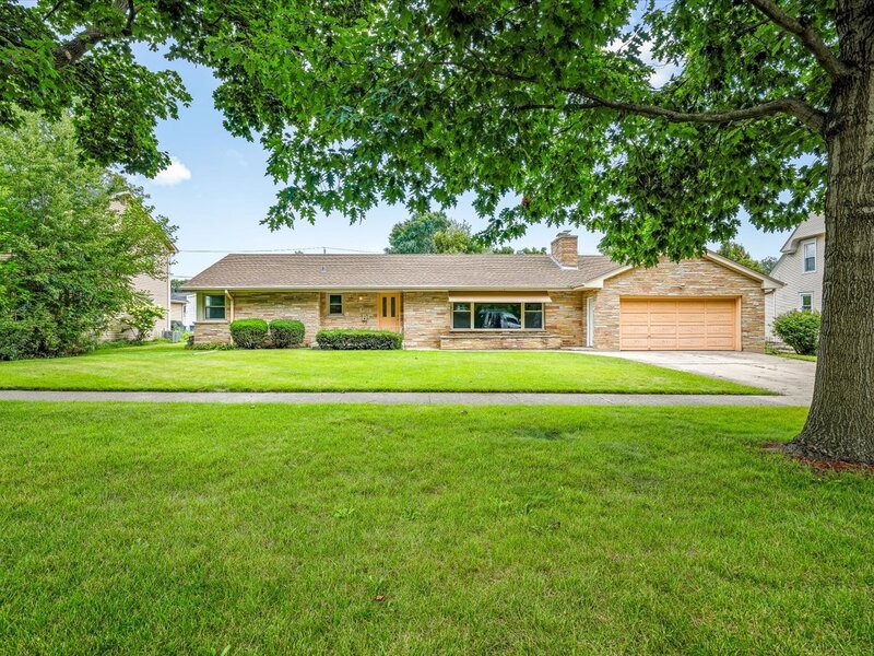 1324 S 3rd Street St. Charles IL 60174