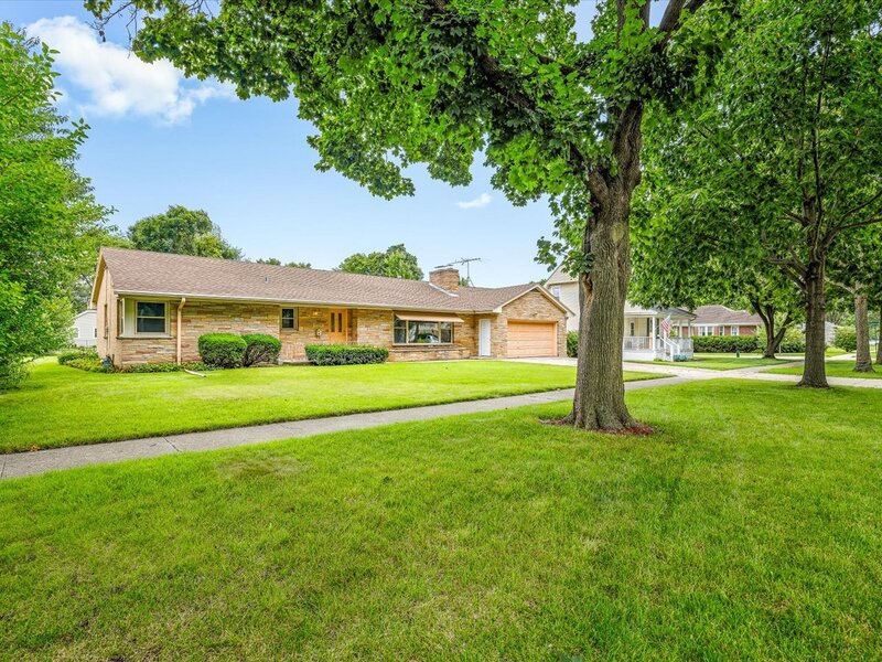 1324 S 3rd Street St. Charles IL 60174