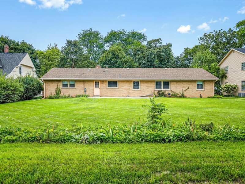 1324 S 3rd Street St. Charles IL 60174