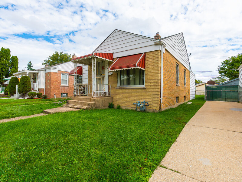 529 49th Avenue Bellwood IL 60104