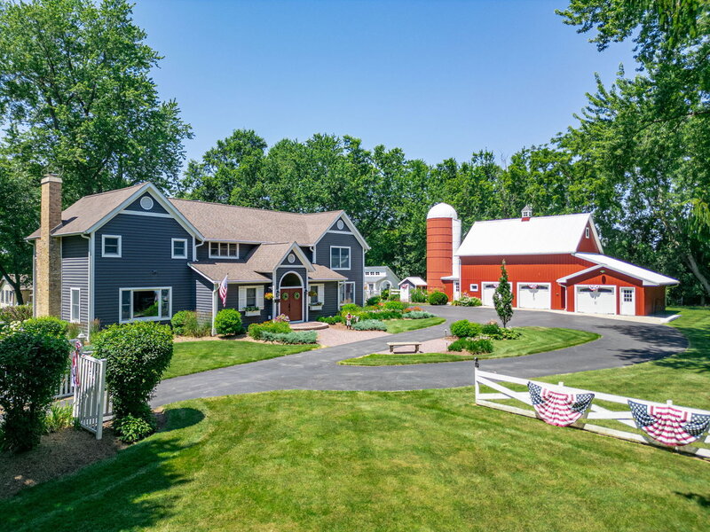 688 W South Street Woodstock IL 60098
