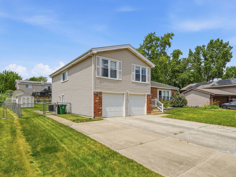 316 Plymouth Lane Bloomingdale IL 60108