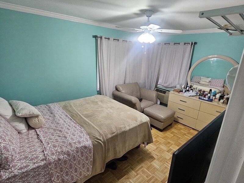 7247 N Hamilton Avenue Chicago IL 60645