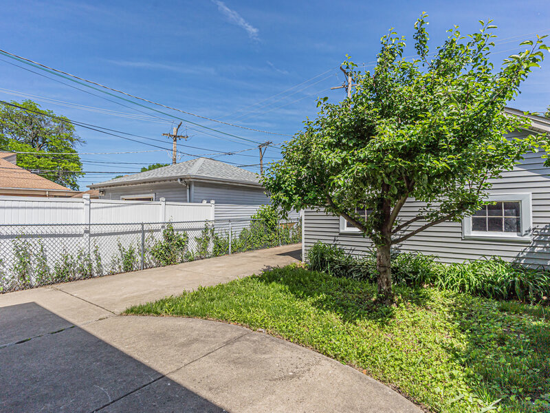 5837 N Marmora Avenue Chicago IL 60646