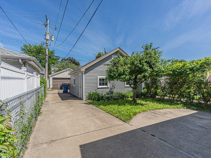 5837 N Marmora Avenue Chicago IL 60646