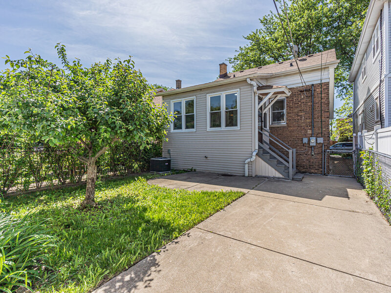 5837 N Marmora Avenue Chicago IL 60646
