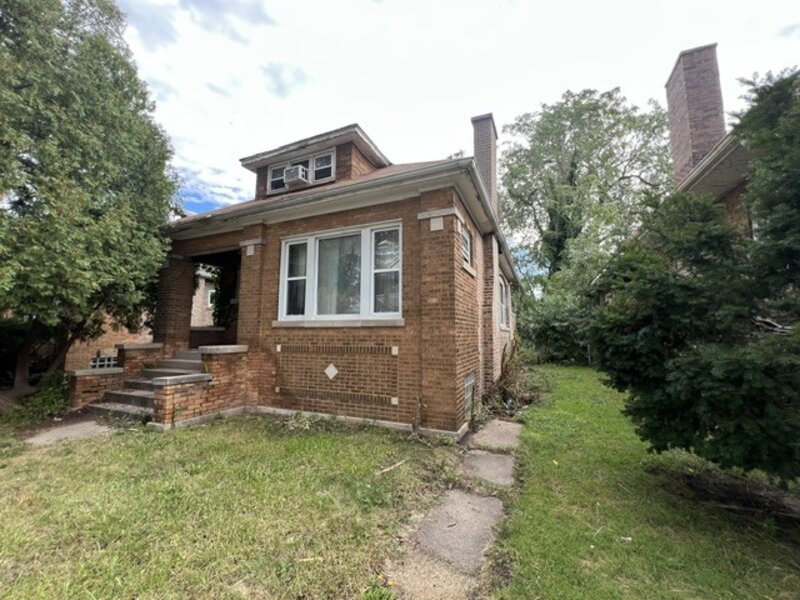 8253 S Kimbark Avenue Chicago IL 60619