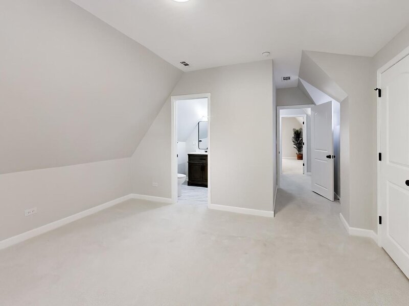 1033 S Claremont Avenue Chicago IL 60612