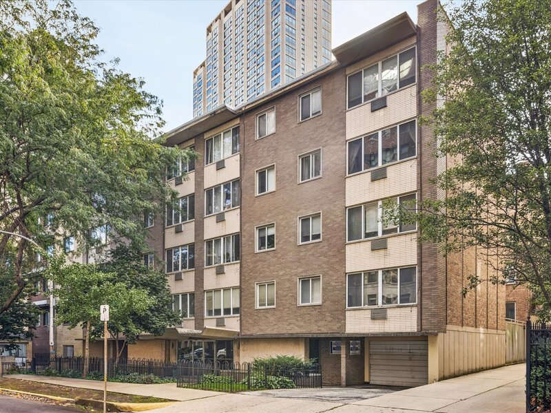 539 W Stratford Place Chicago IL 60657