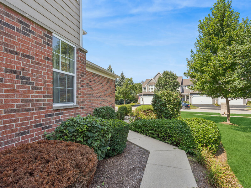 135 Tanglewood Drive Glen Ellyn IL 60137