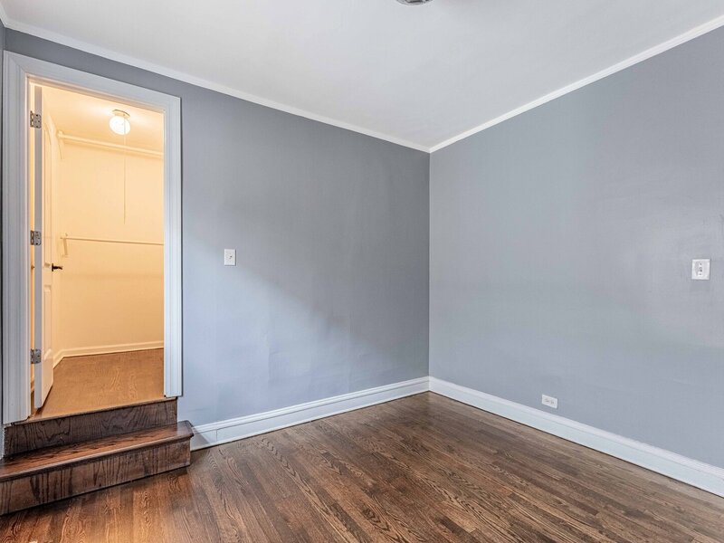 8015 S Justine Street Chicago IL 60620
