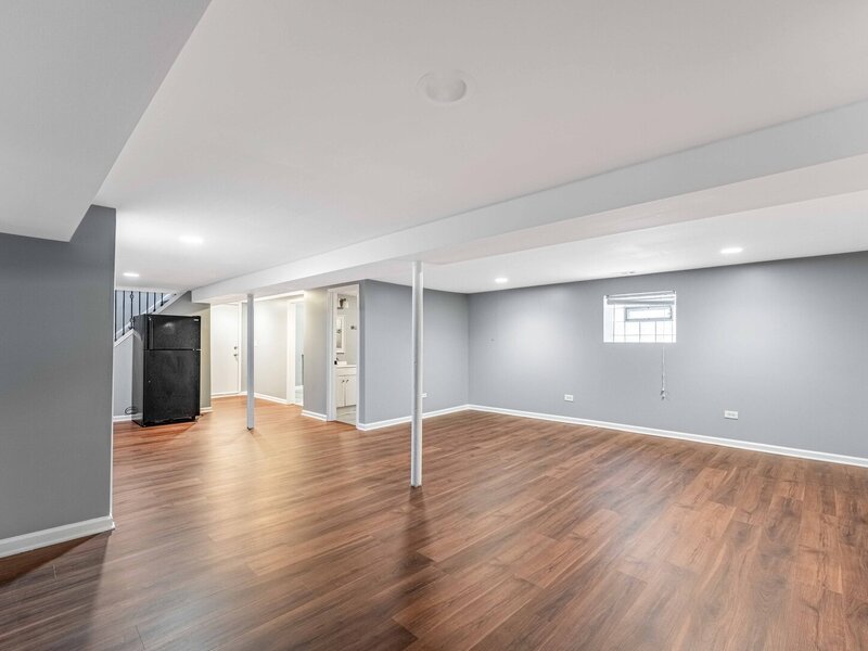 8015 S Justine Street Chicago IL 60620